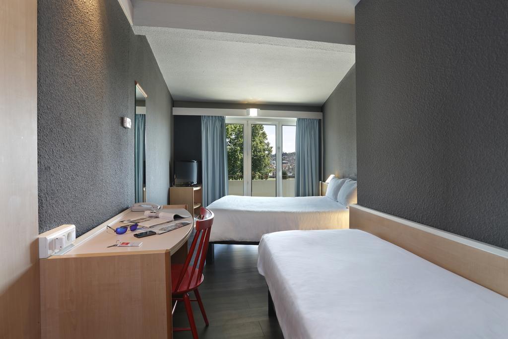 Отель Ibis Brive Centre Экстерьер фото