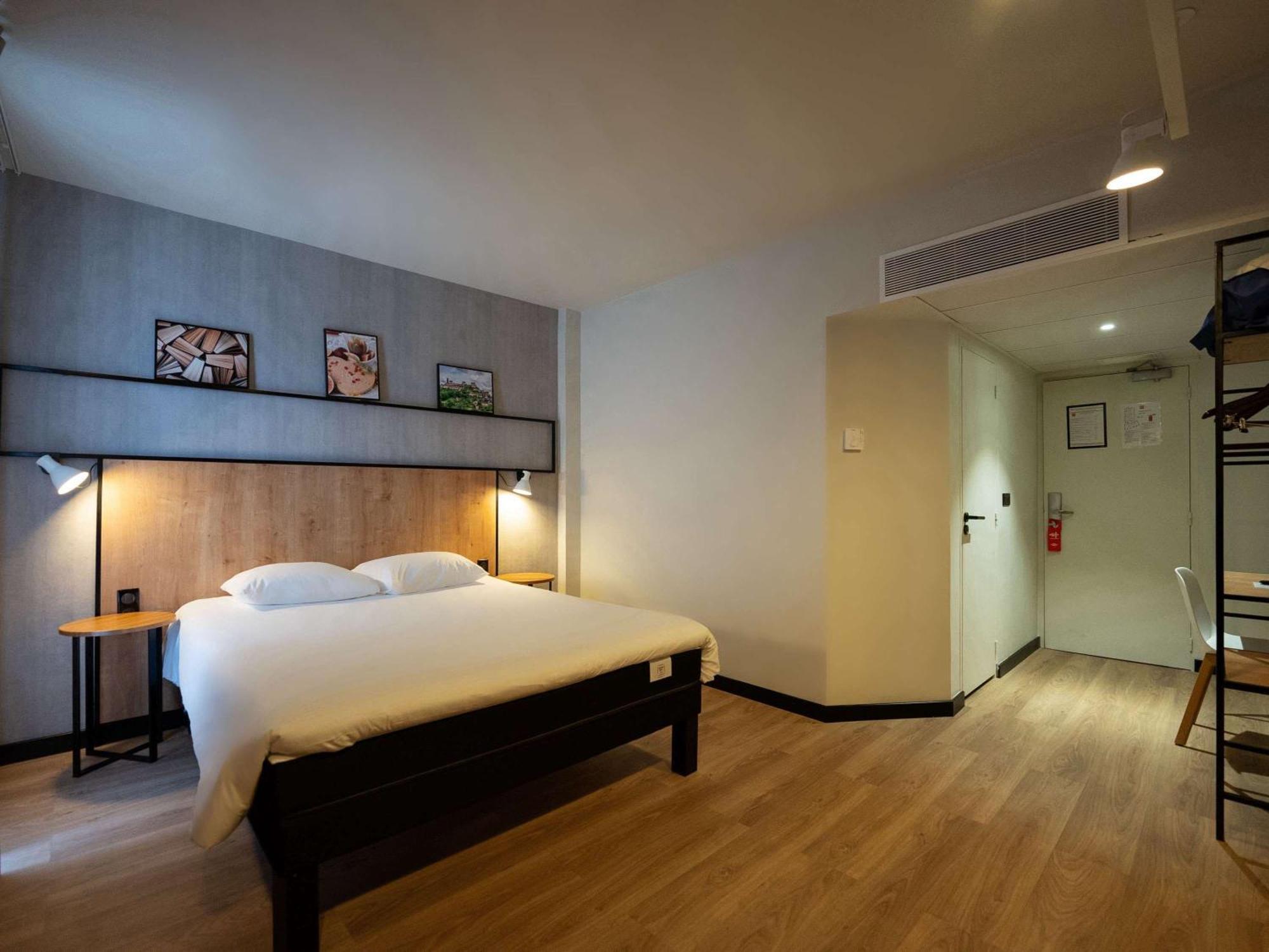 Отель Ibis Brive Centre Экстерьер фото