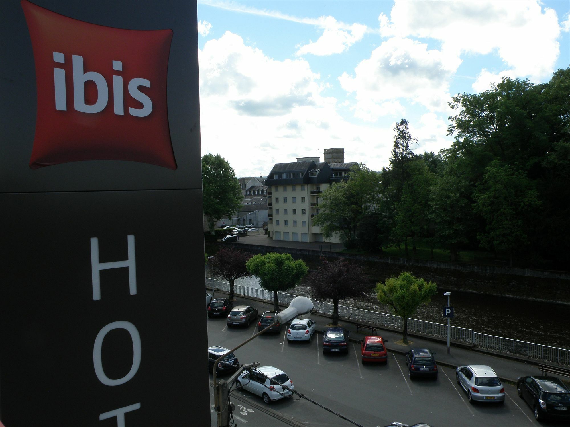 Отель Ibis Brive Centre Экстерьер фото